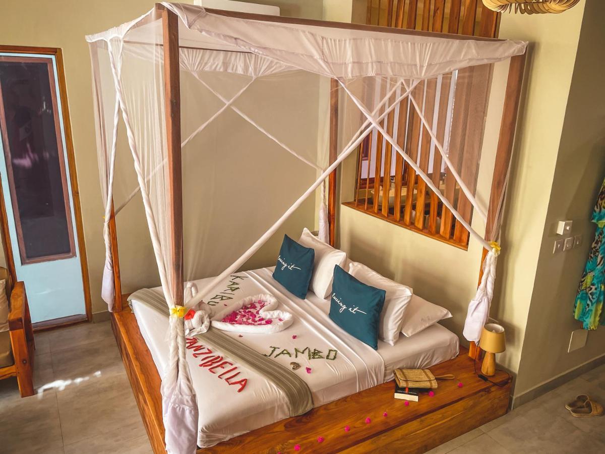 Zanzibella Hotel & Spa Kiwengwa  Dış mekan fotoğraf A bed with a mosquito net