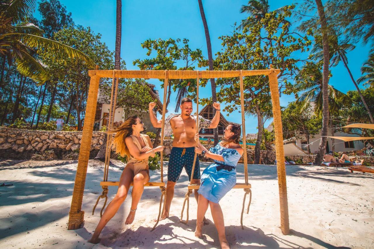 Zanzibella Hotel & Spa Kiwengwa  Dış mekan fotoğraf Swinging at the beach