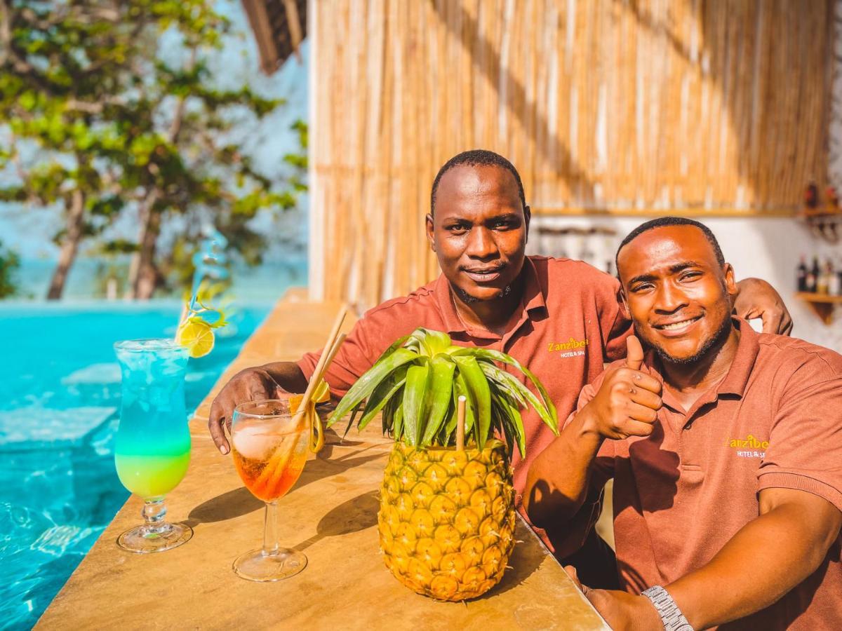 Zanzibella Hotel & Spa Kiwengwa  Dış mekan fotoğraf Two men in Zanzibar